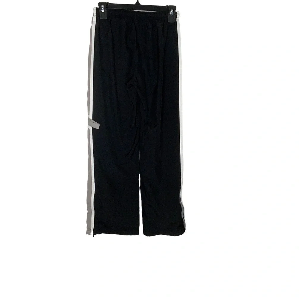 NIKE black athletic sweatpants. Side pockets. Zipper opening. Elastic waist. SZL